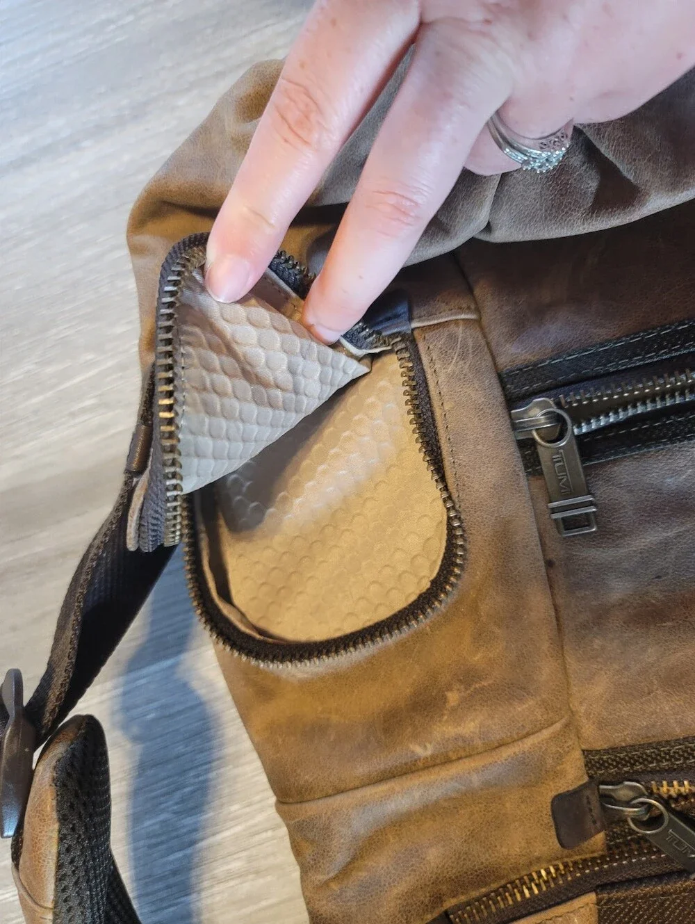 Tumi Premium, 100% full-grain leather TUMI Alpha Bravo 